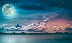 Dolunay regl döngüsünün gecikmesine neden olur mu?