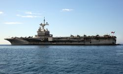 Fransa, donanması için yeni uçak gemisi alacak