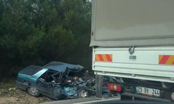 İzmir'de otomobil şarampole yuvarlandı, 2 kişi hayatını kaybetti