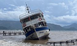 Marmaris’te fırtına: 4 tekne karaya oturdu