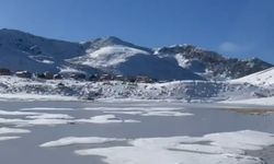 Ovit Yaylası -13 dereceyi gördü: Adalı göl dondu