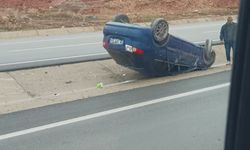 Kurtalan’da takla atan otomobil refüje çarptı