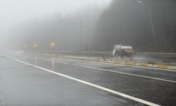 Bolu Dağı’nda sis ve sağanak trafiği olumsuz etkiledi