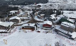 Uludağ’da kar 8 santimetreye ulaştı: Turist yoğunluğu başladı