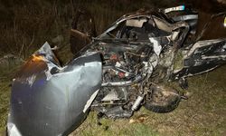 Uşak'ta refüje çarpan otomobil takla attı: 2 can kaybı