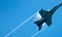 ABD F-18’leri Venezuela hava sahasına girdi!