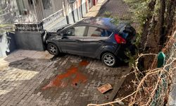 Yozgat’ta otomobil apartman bahçesine düştü: 4 yaralı