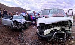 Minibüs ve otomobilin çarpıştığı kazada 6 yaralı
