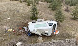 Şarampole yuvarlanan kamyonette 3 kişi yaralandı