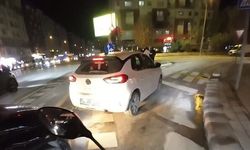 Kırmızı ışığı kendisi için sandı, trafiği kilitledi