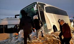 Kangal’da işçi servisi kazası: 6 kişi yaralandı