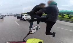 Bursa-İzmir yolunda tekmeli kavgası kamerada