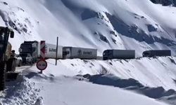 Ardahan-Şavşat yolunda buzlanma kazaya yol açtı