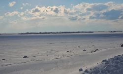 Arin Gölü dondu: Kuş cenneti buzla kaplandı