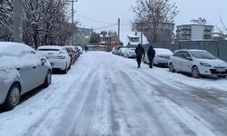 Bolu beyaza büründü: Gece başlayan kar kenti kapladı