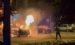 Bolu Göynük’te park halindeki otomobil alevlere teslim oldu