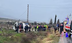Denizli’de servis minibüsü üzüm bağına uçtu: 25 yaralı