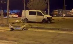 Kayapınar’da transit ile otomobil çarpıştı