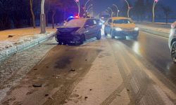 Tekirdağ'da kar yağışı sonrası 9 araç birbirine girdi