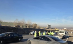 Elmadağ’da 6 araç zincirleme kazaya karıştı: 2 yaralı