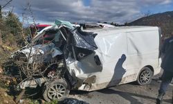 Bornova’da trafik kazası: 1 ölü, 8 yaralı