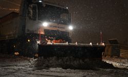 Keçiören’de karla mücadelede yoğun mesai