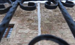 Sivasta'ki dondurucu soğuklar, tarihi hanı buzla kapladı