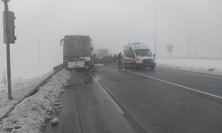 Sivas Gemerek’te sis kazaya neden oldu: Otobüs ve 3 araç çarpıştı