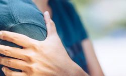 Sol kol ağrısı neden olur? Kalp krizi belirtisi mi?