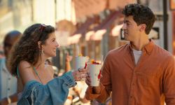 Netflix’te yayınlanan Tatilde Tanıştığımız İnsanlar filmi ne anlatıyor?