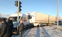 Tokat Çamlıbel’de 5 araç birbirine girdi