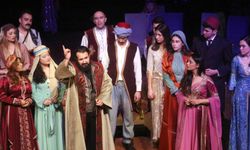 Yenimahalle’de genç tiyatrocular alkış topladı