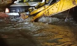Çubuk’ta dere taştı, otomobil akıntıya kapıldı