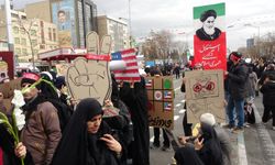 Devrim Muhafızları’ndan öldürülen Hamaney sonrası sert mesaj