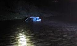 Adıyaman’da sele kapılan araç sulara gömüldü