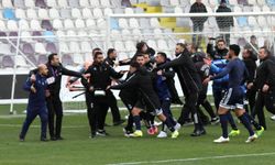 Keçiörengücü–Erzurumspor maçı sonrası sahada kavga çıktı