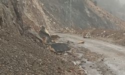 Adıyaman Gölbaşı’nda yağış heyelana yol açtı, yol kapandı