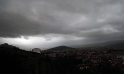 Muğla’da gökyüzü karardı: Afrika tozu çamur yağmuruna dönüştü