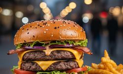Eskişehir’de burger zehirlenmesi: 3 kişi hastanelik oldu