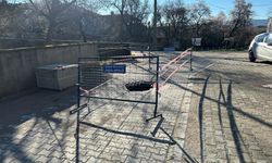 Ayvacık’ta şiddetli yağış sonrası yol çöktü