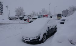 Bitlis’te kar yağışı hayatı felç etti: 62 köy yolu kapandı