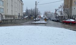Bolu’da gece başlayan kar yağışı etkisini sürdürüyor