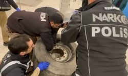 Tırın lastiğine gizlenen 22 kilo skunk operasyonla ele geçirildi