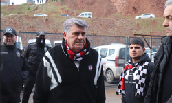 Serdar Adalı taraftarla birlikte maça geldi