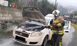 Hatay Dörtyol’da seyir halindeki otomobilin motoru alev aldı