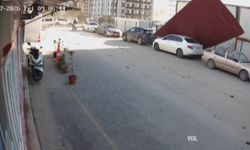 Hatay'da fırtına çatıyı uçurdu, araçlar hasar gördü