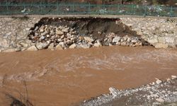 Hatay Yayladağı’nda şiddetli yağış sele yol açtı