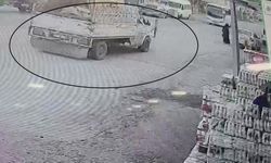 Seyir halindeki pikabın kapağı yaya kadına çarptı