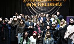 Mansur Yavaş ilk iftarda üniversitelilerle buluştu