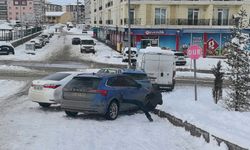 Erzurum’da zincirleme kaza: 5 araç hasar gördü